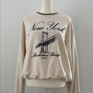 Hollister Cream Graphic Sweatshirt